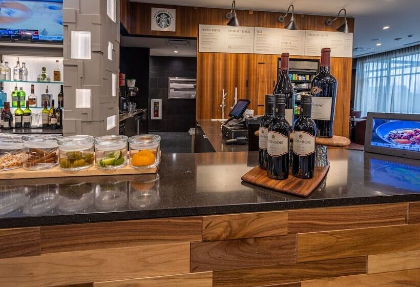 فندق Courtyard By Marriott East Lansing Okemos