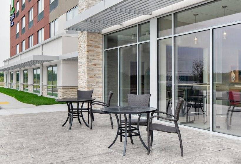 فندق Holiday Inn Express & Suites   Elkhorn   Lake Geneva Area, An Ihg