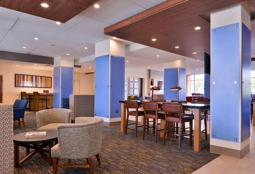 هتل Holiday Inn Express & Suites   Mall Of America   Msp Airport, An Ihg