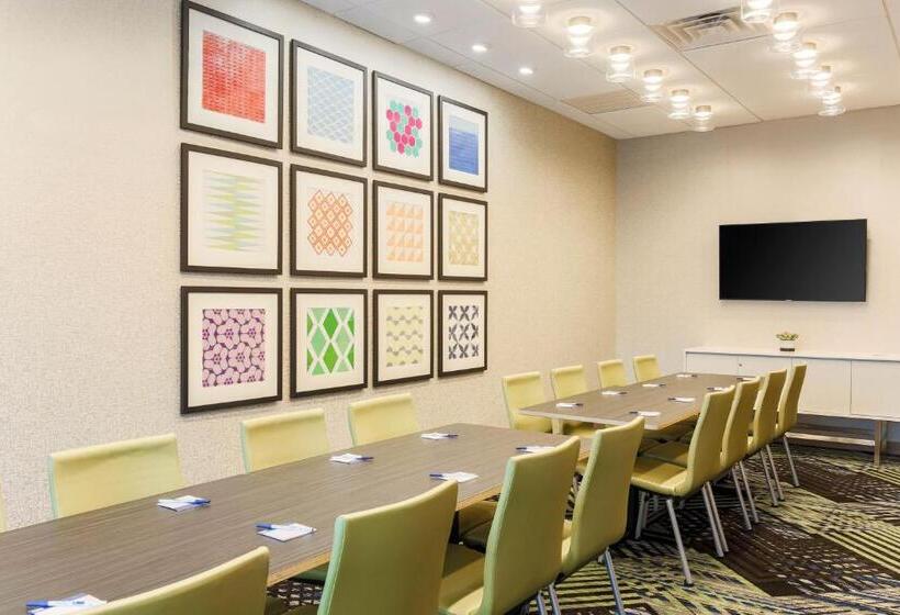 هتل Holiday Inn Express & Suites Chicago O Hare Airport, An Ihg
