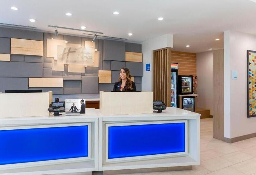 هتل Holiday Inn Express & Suites Chicago O Hare Airport, An Ihg