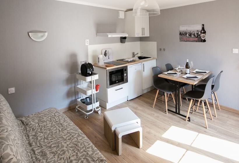 Отель Le Cotentin Appart Hôtels & Restaurant Le Cot