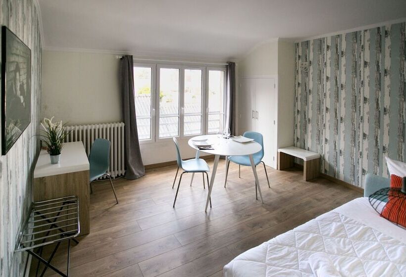 Отель Le Cotentin Appart Hôtels & Restaurant Le Cot