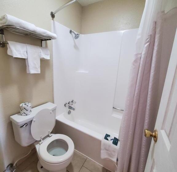 هتل Relax Inn Henryetta