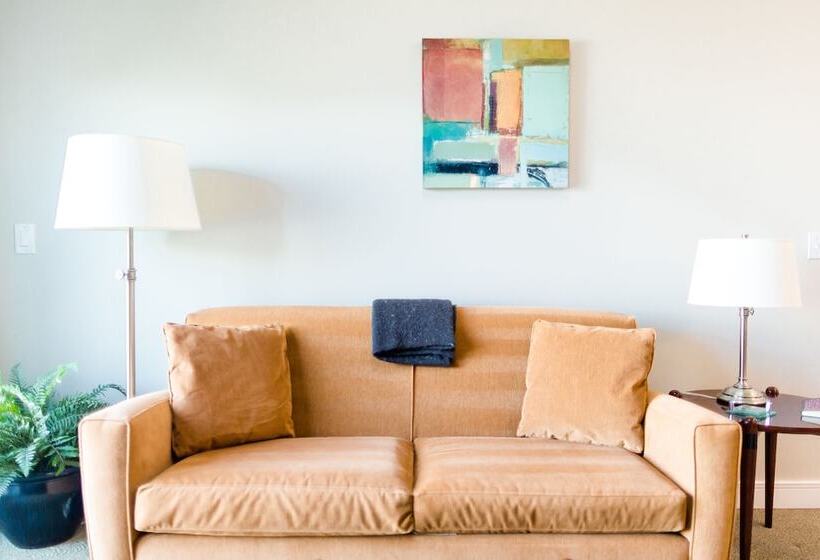 فندق Whale Cove Inn