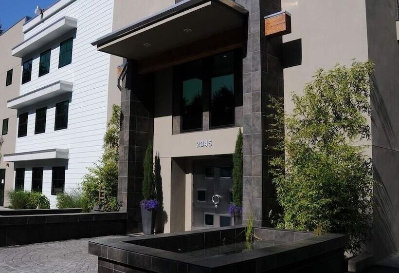 فندق Whale Cove Inn