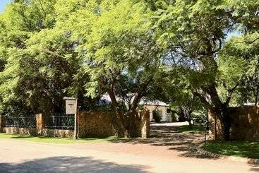 پانسیون Travellers Guest House