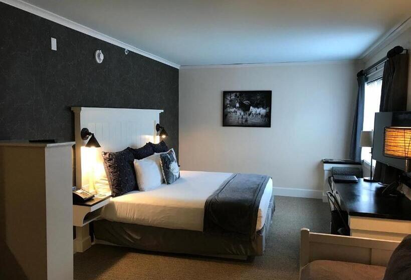 Village Hotel On Biltmore Estate