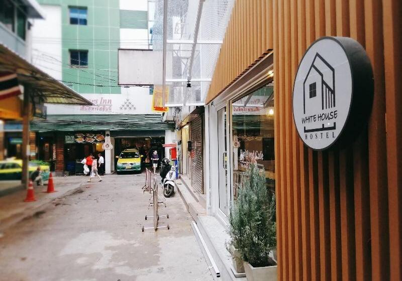 White House Hostel