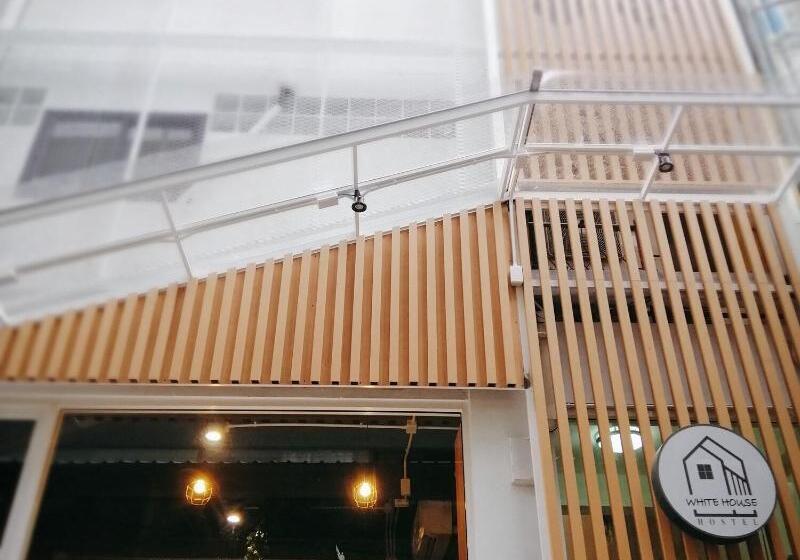 White House Hostel