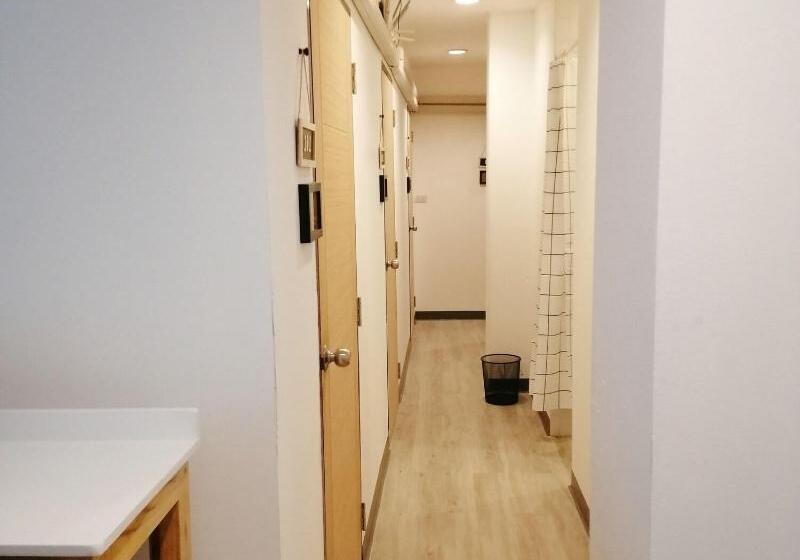 White House Hostel