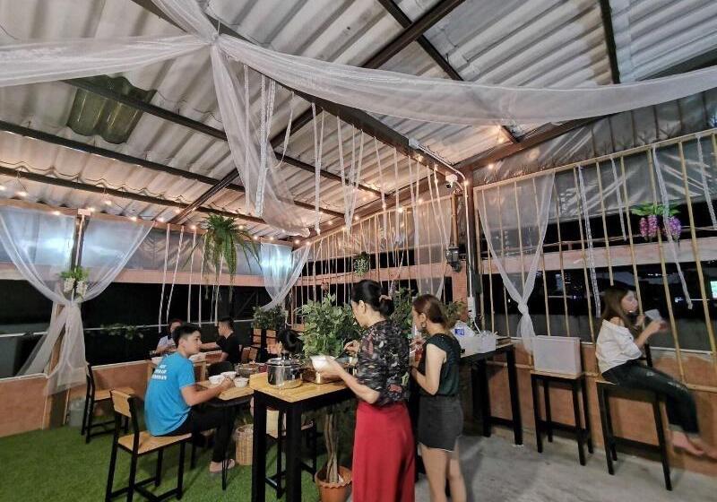 White House Hostel
