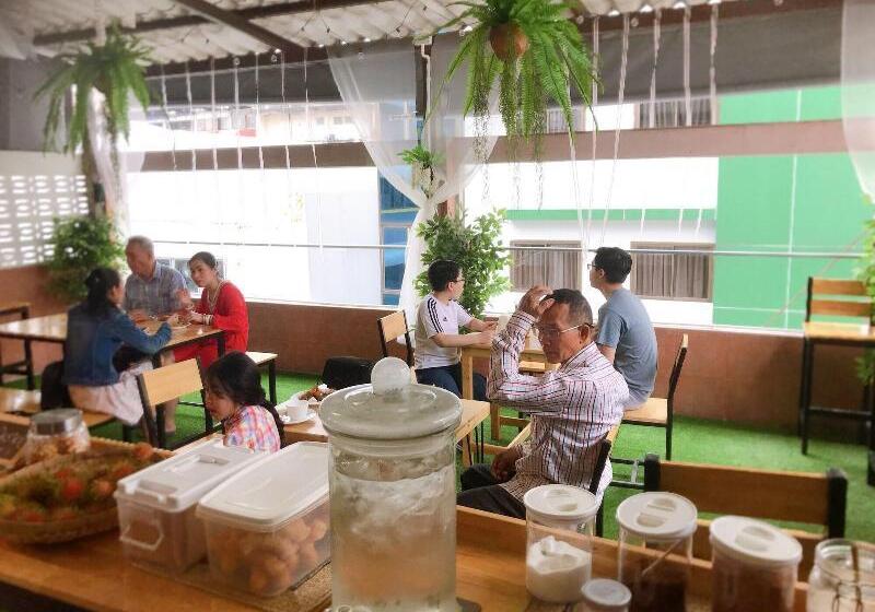 White House Hostel
