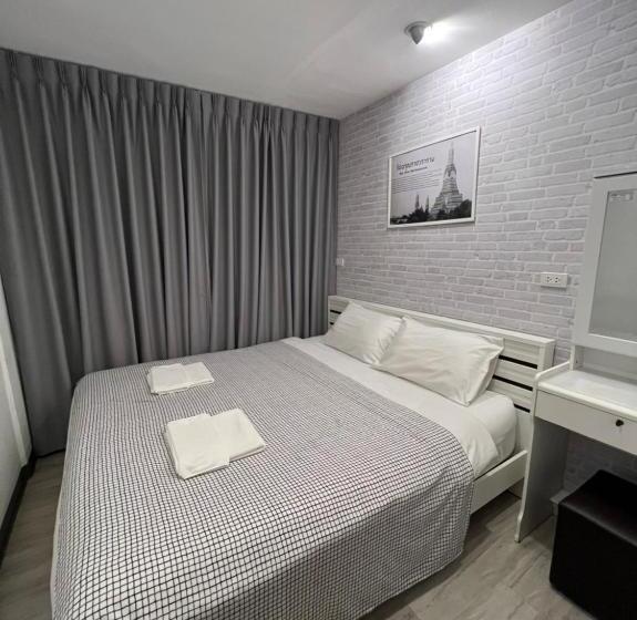 White House Hostel