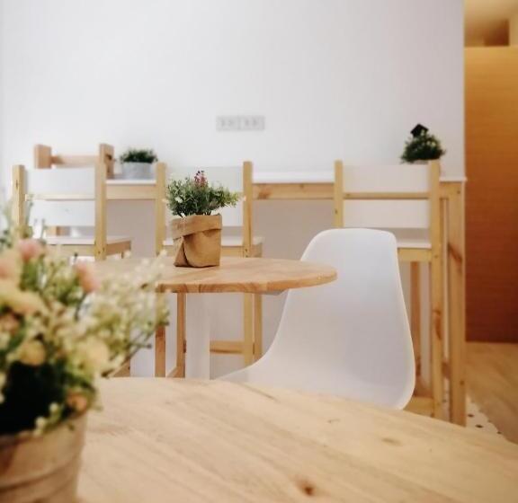 White House Hostel