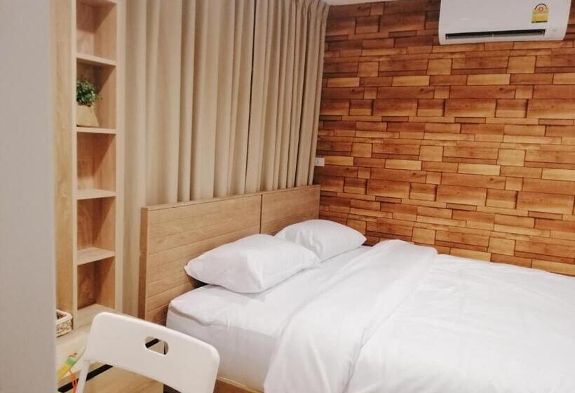 White House Hostel