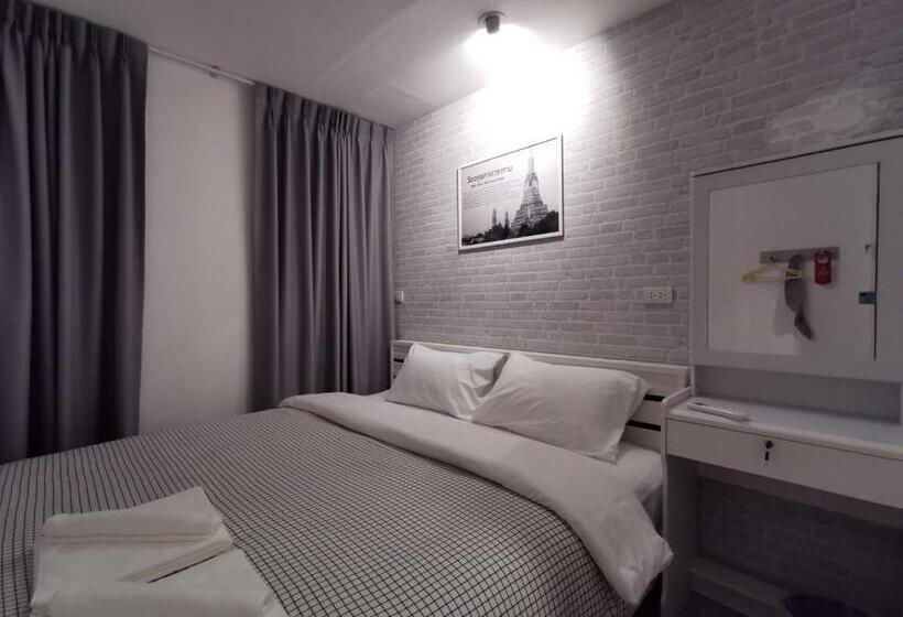 White House Hostel