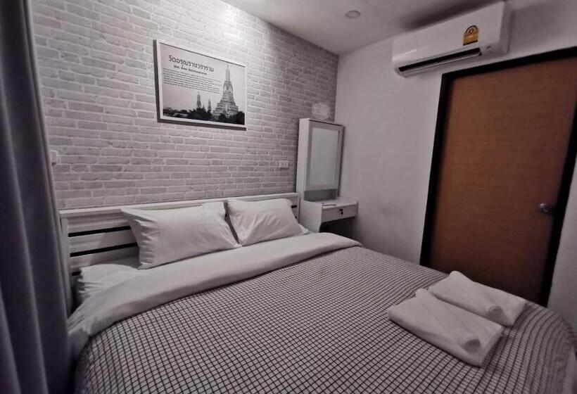 White House Hostel