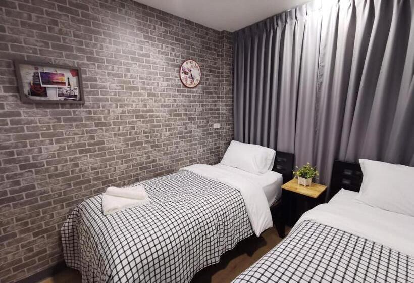 White House Hostel