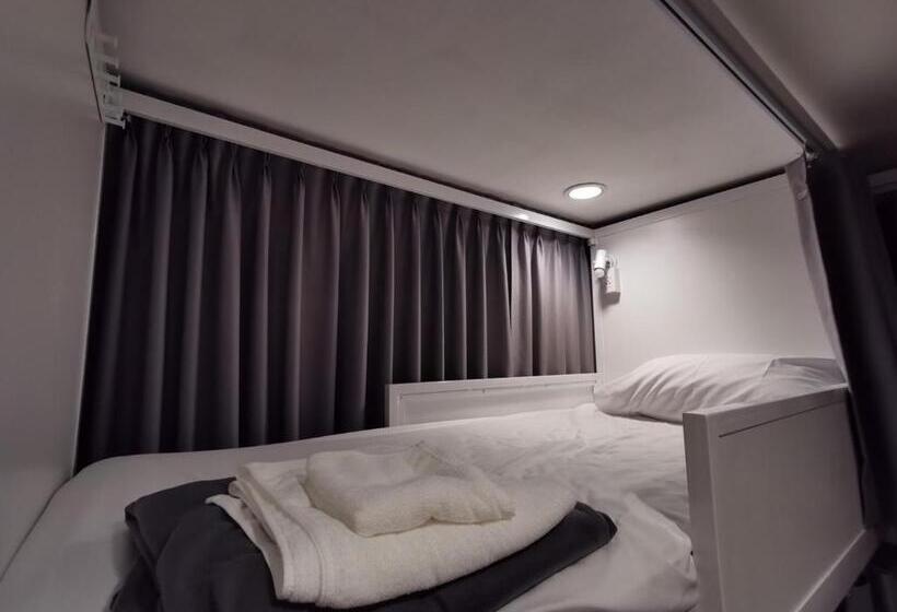 White House Hostel