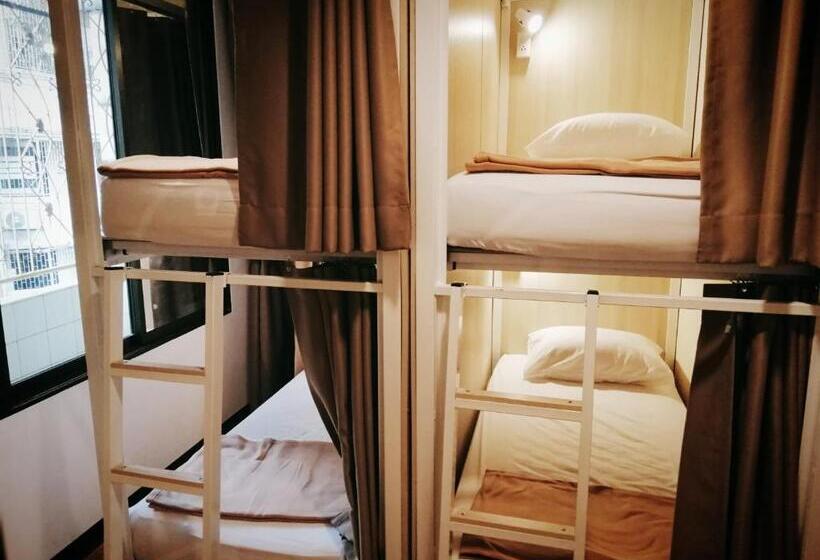 White House Hostel
