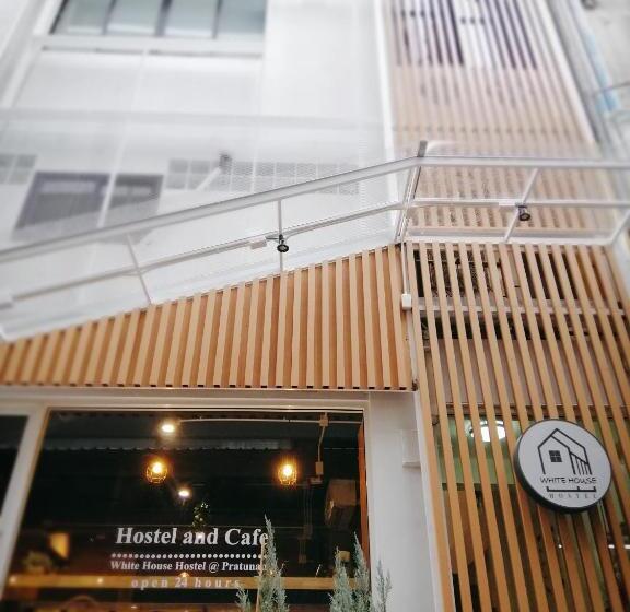 White House Hostel