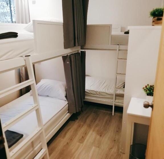 White House Hostel