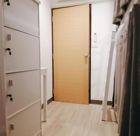 White House Hostel