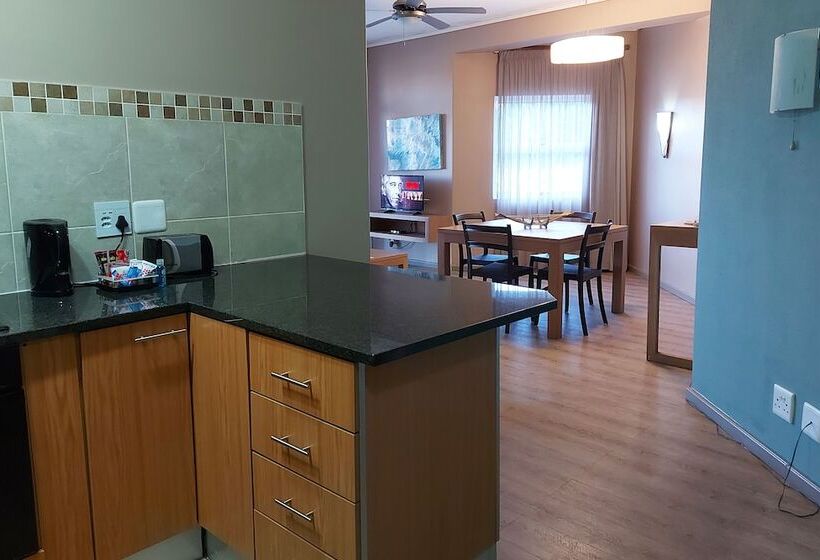 هتل First Group Brookes Hill Suites
