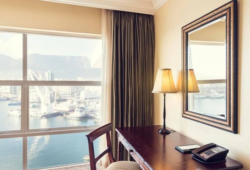 בית מלון כפרי The Table Bay