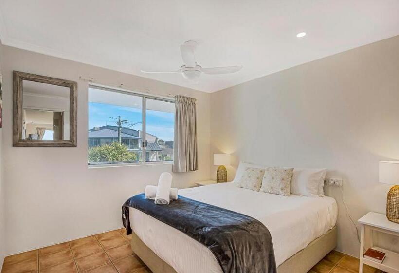 10t Beachfront Apartments