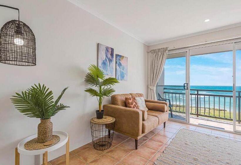 10t Beachfront Apartments