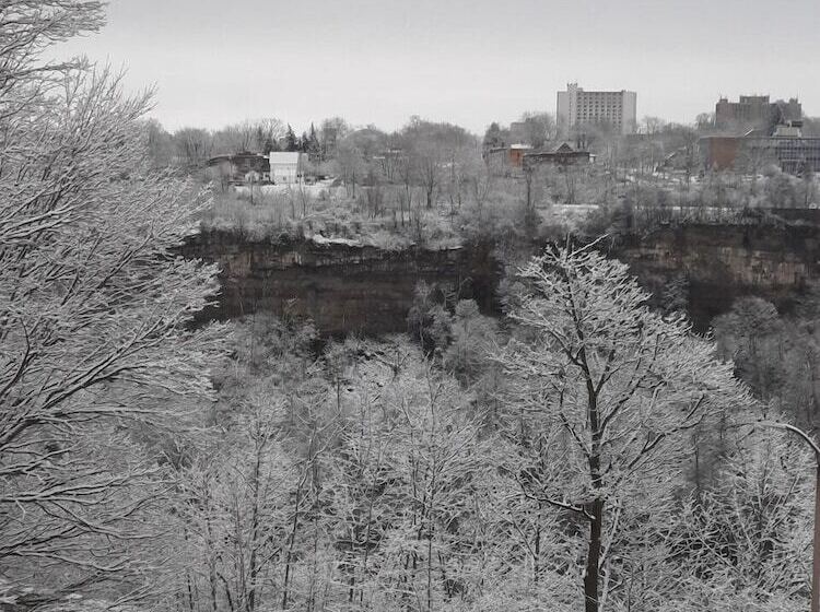 تختخواب و صبحانه Niagara Grandview Boutique