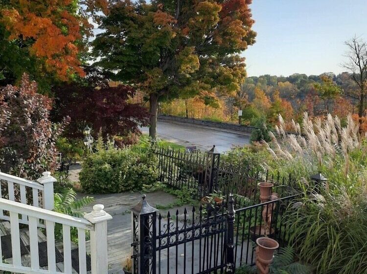 تختخواب و صبحانه Niagara Grandview Boutique
