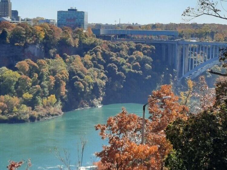 تختخواب و صبحانه Niagara Grandview Boutique