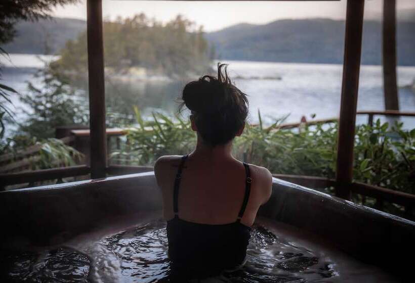 مبيت وإفطار Tranquility Bay Waterfront Inn