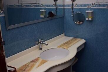 G & G Hotel Ltd