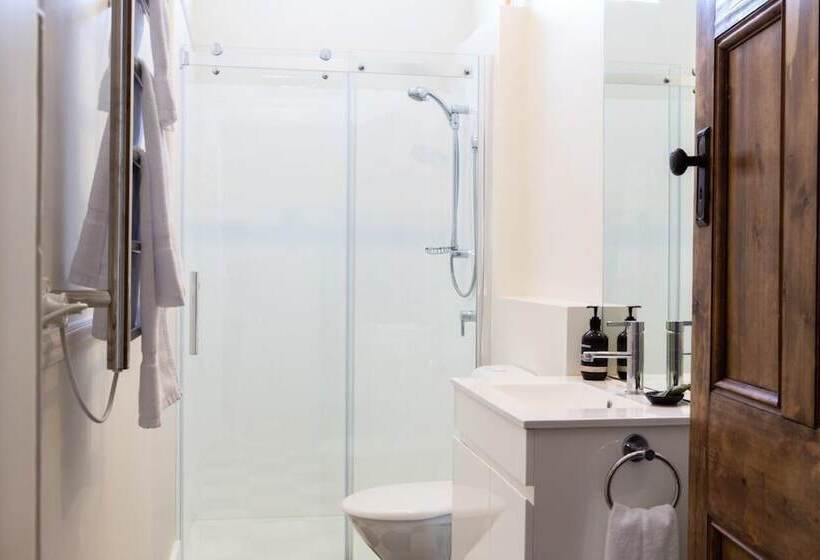Highbury Apartments
