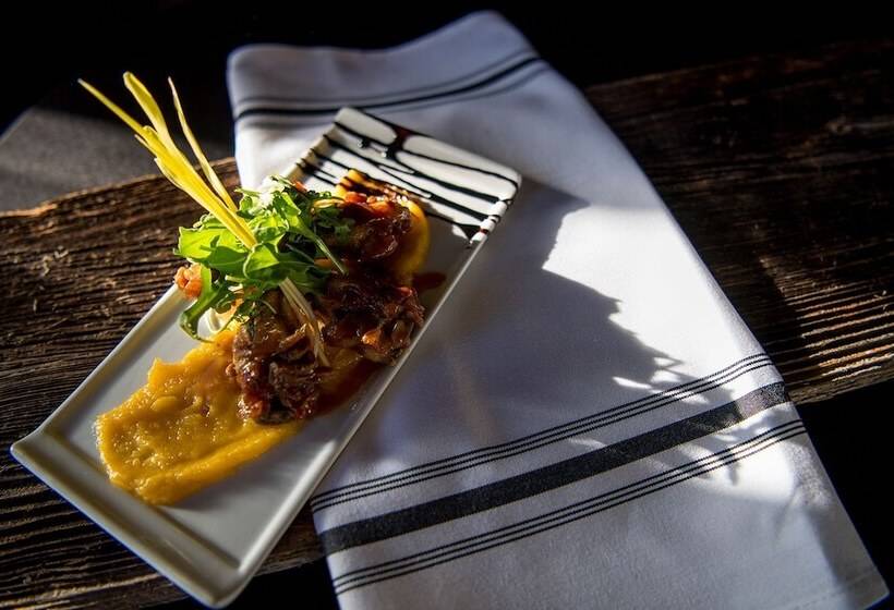 هتل Comme Chez Soi Restaurant & Auberge