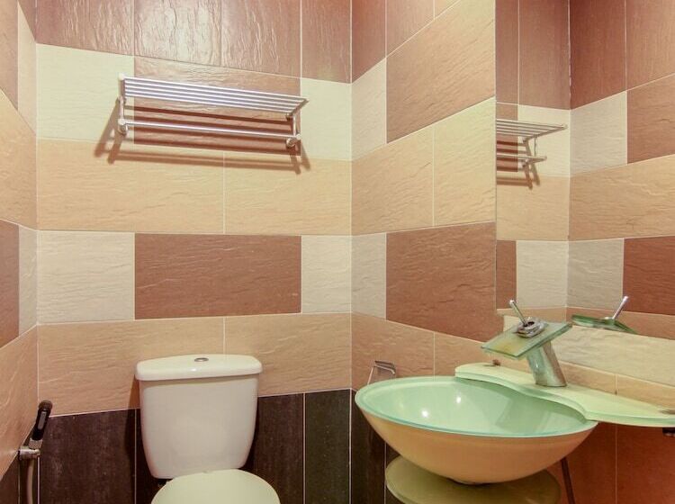 هتل Esplanade By Oyo Rooms