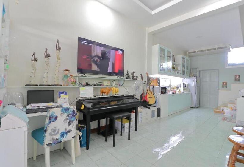 Saen Sabai Hostel