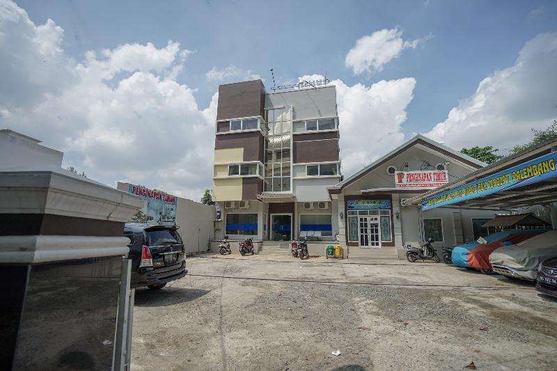 فندق صغير Penginapan Timur By Oyo Rooms