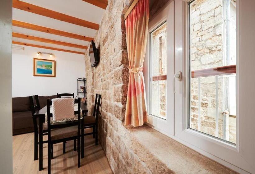 Apartments And Rooms Jare   In Old Town