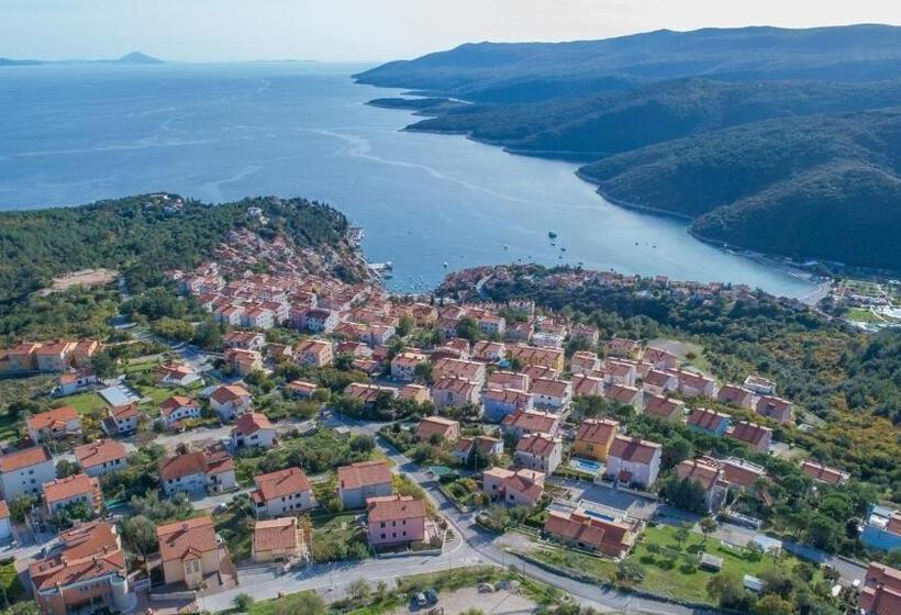 Apartments Pino Rabac