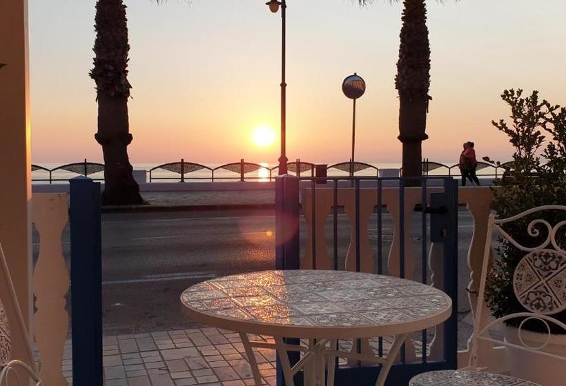 تختخواب و صبحانه A Un Passo Dal Mare