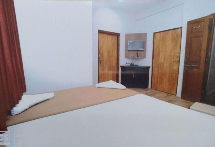 בית מלון כפרי Rajhuns Deluxe Lodging