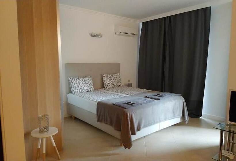 استراحتگاه Oasis Beach Club