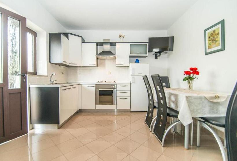 Apartments Valentić 1304