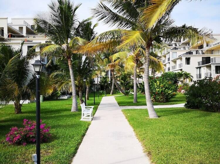 Coral Beach Hotel And Condominiums