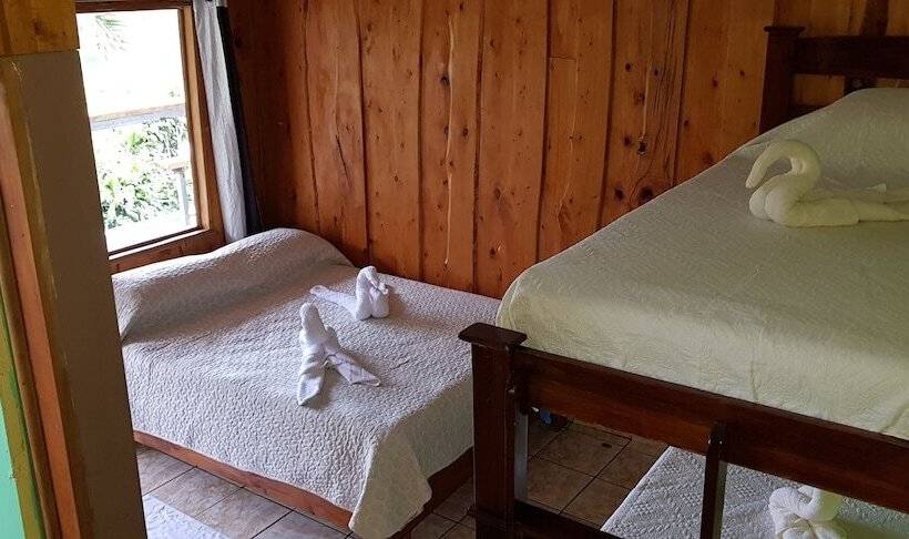 هاستل Mora's Place B&b